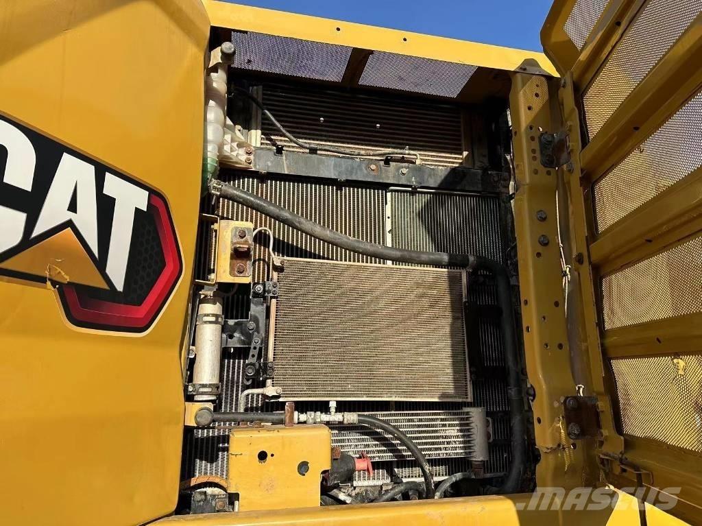 CAT 320GC حفارات زحافة