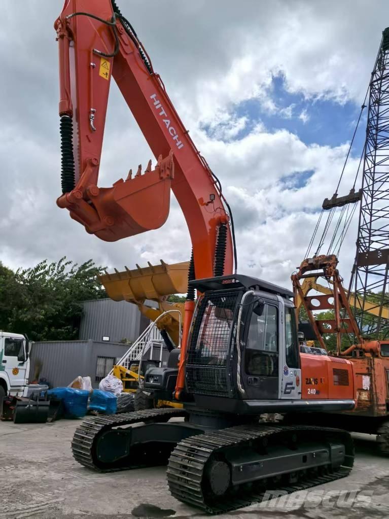 Hitachi ZX 240 HG حفارات زحافة
