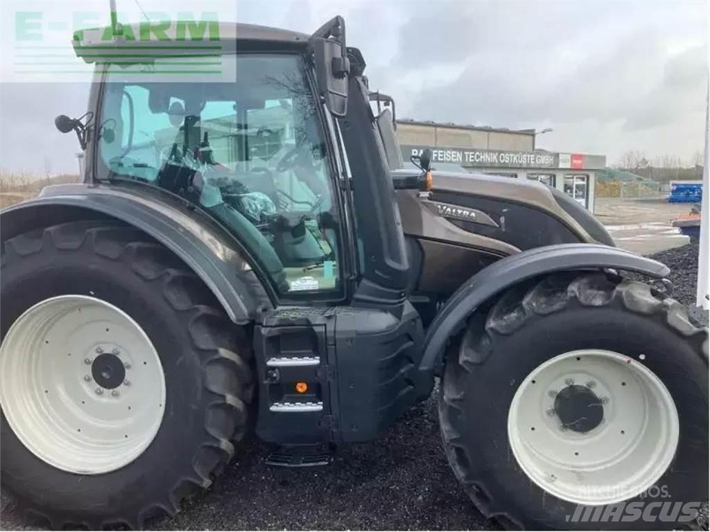 Valtra n175a الجرارات