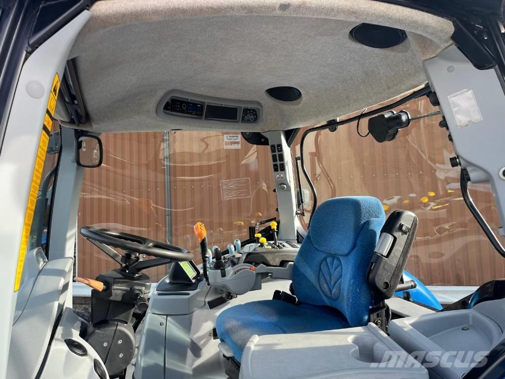 New Holland T7060 الجرارات