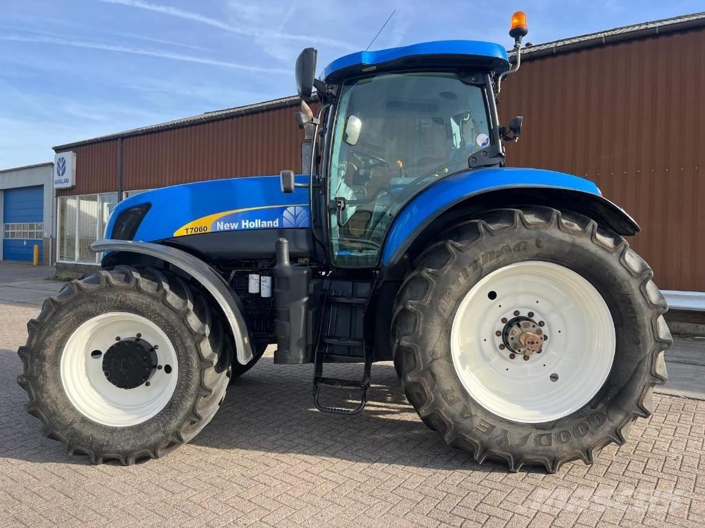 New Holland T7060 الجرارات