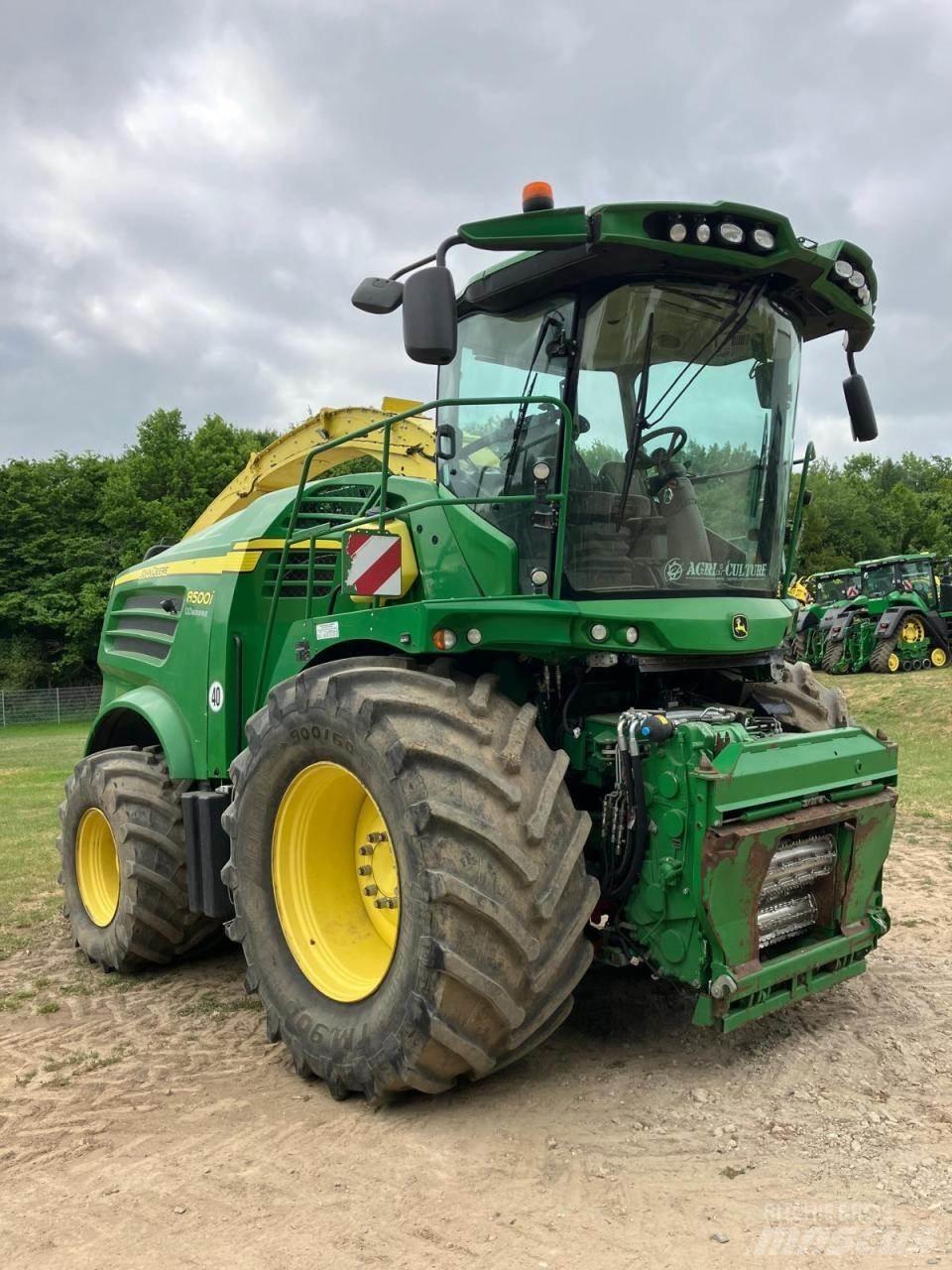 John Deere 8500 علافات ذاتية الدفع