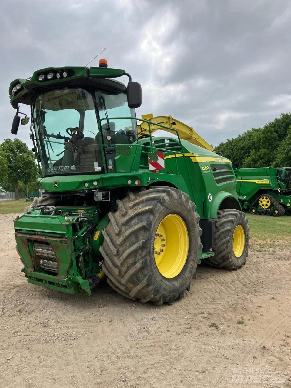 John Deere 8500 علافات ذاتية الدفع