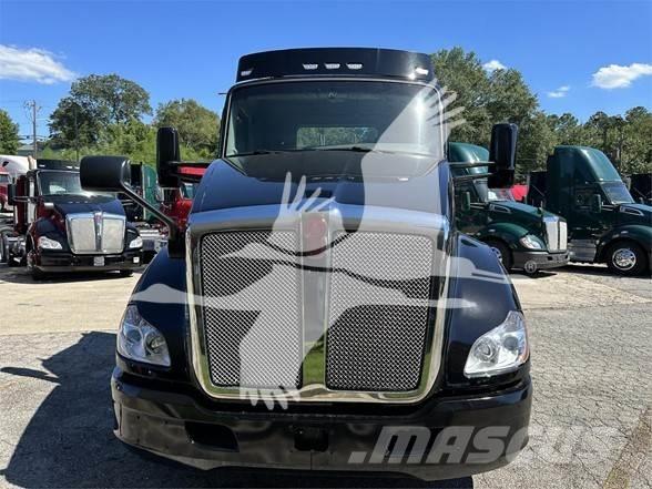 Kenworth T680 وحدات الجر