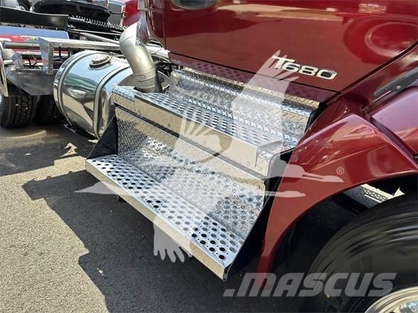 Kenworth T680 وحدات الجر