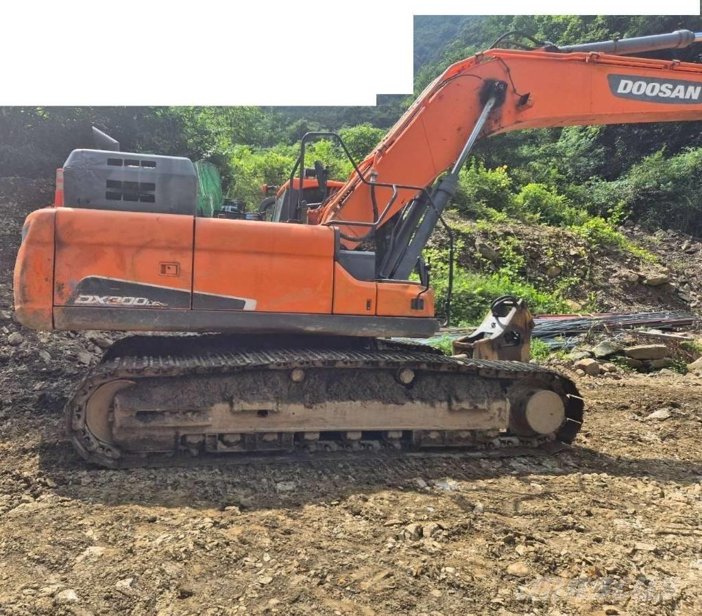 Doosan DX 300 LC-5 حفارات زحافة