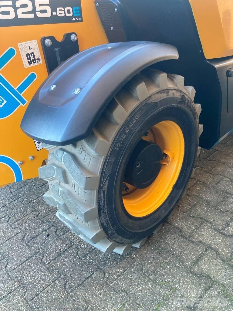 JCB 525-60 E مناولات متداخلة
