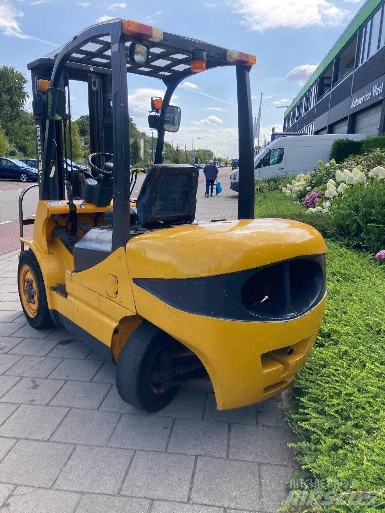 Maximal FD30T شاحنات الديزل