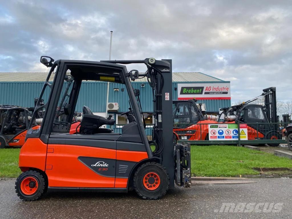 Linde E30L-01 شاحنات ذات رافعات شوكية تعمل بالكهرباء