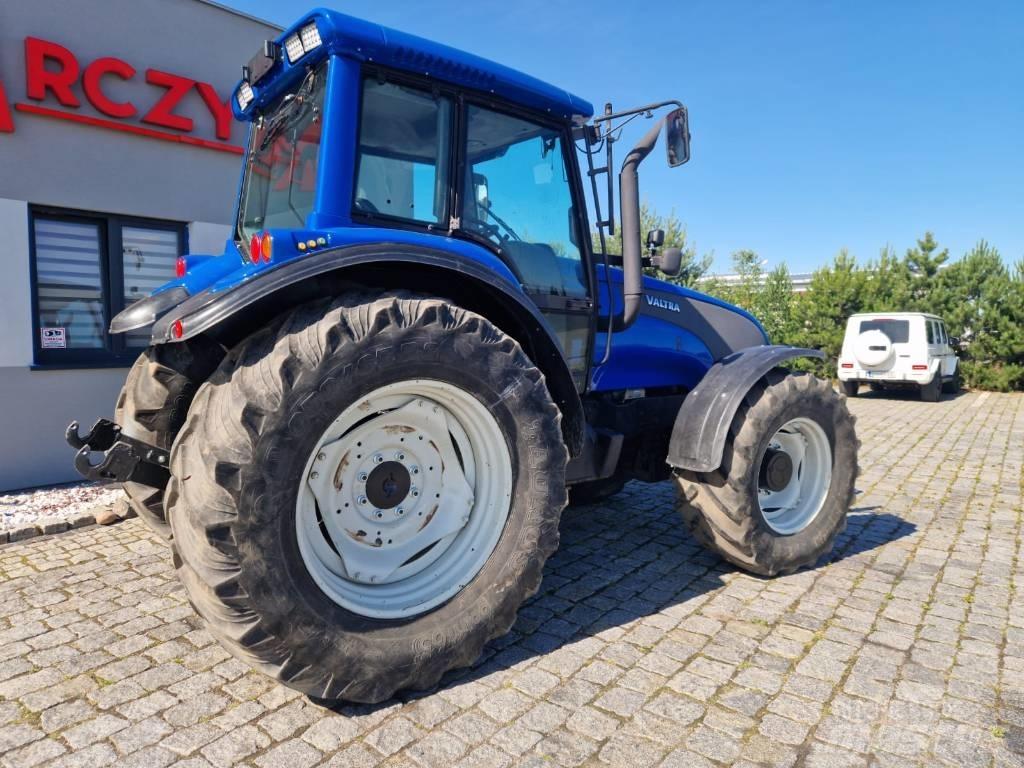 Valtra T 140 الجرارات