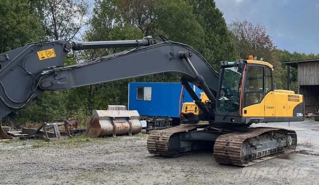 Volvo EC 240 C N L حفارات زحافة