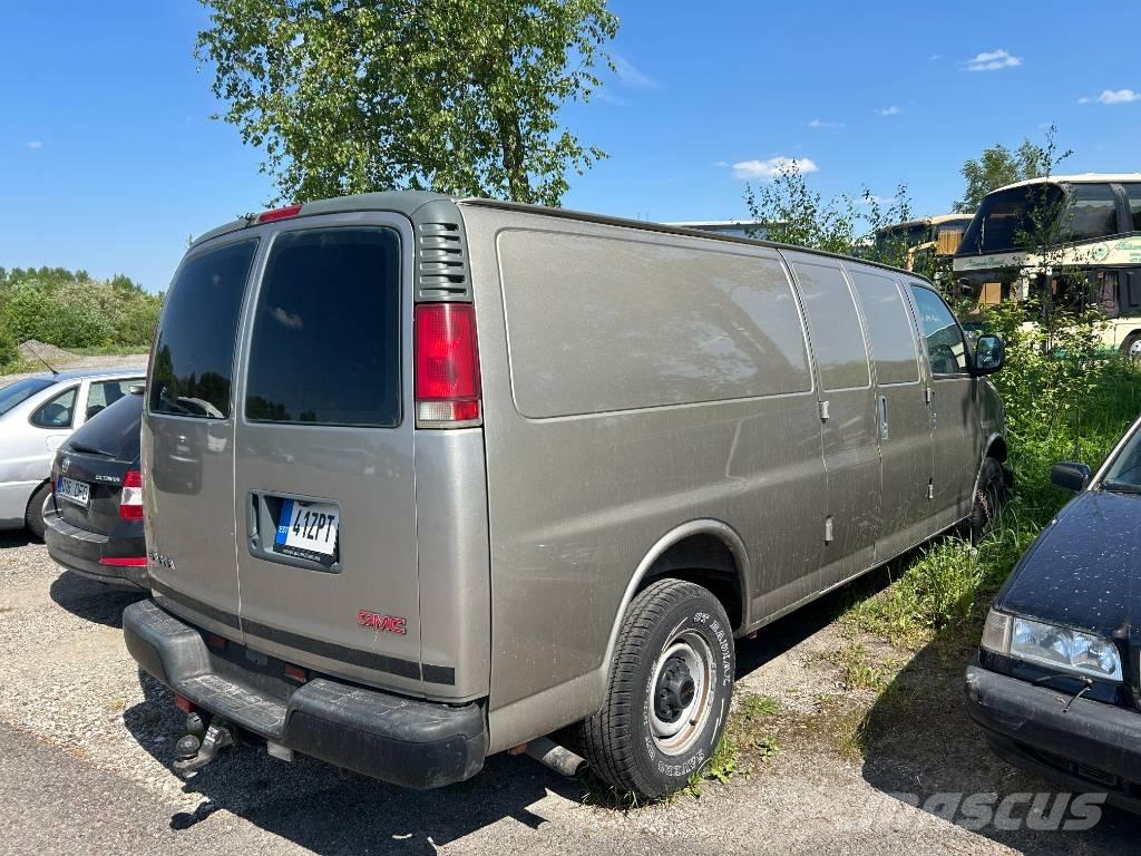 GMC Savana G3500 شاحنة مقفلة