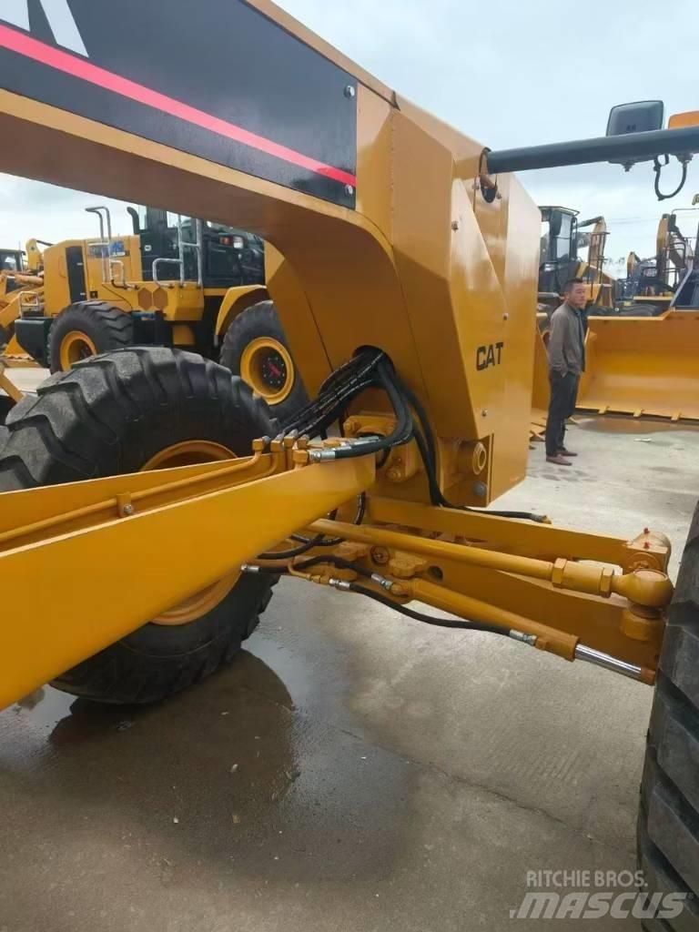 CAT 140K معدات تمهيد الطرق