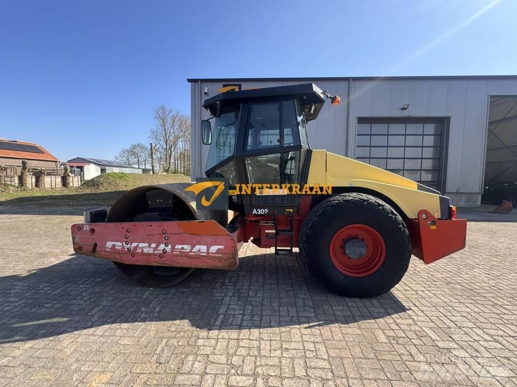 Dynapac CA 302 D مداحل أحادية الأسطوانة