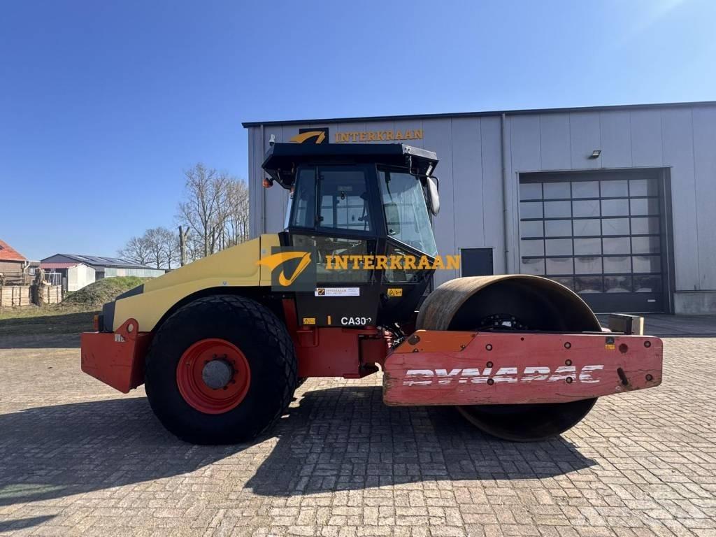Dynapac CA 302 D مداحل أحادية الأسطوانة