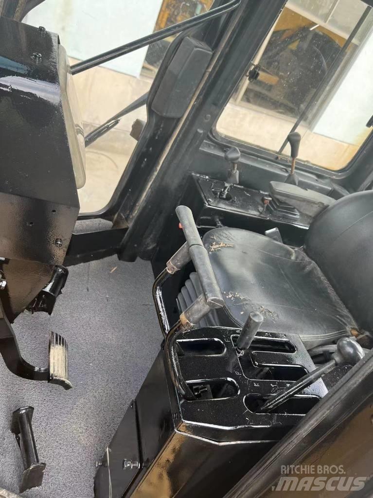 CAT D8 معدات تمهيد الطرق