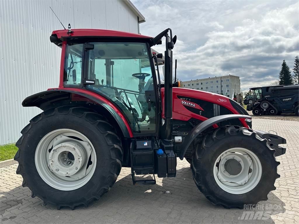 Valtra A105 MH الجرارات