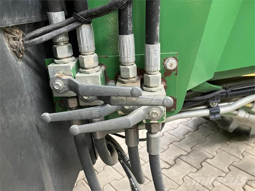 John Deere 6155R الجرارات