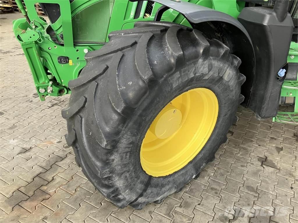 John Deere 6155R الجرارات