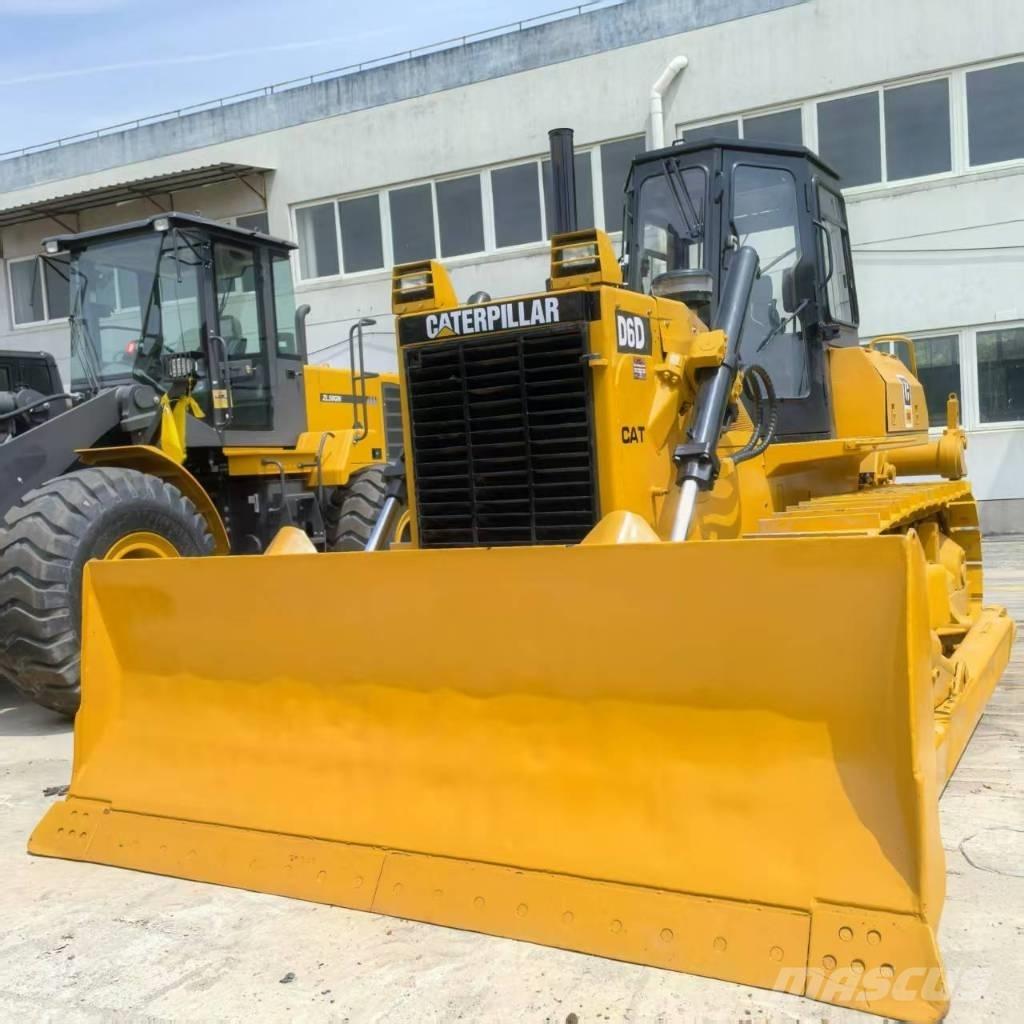 CAT D 6 D بلدوزرات مجنزرة