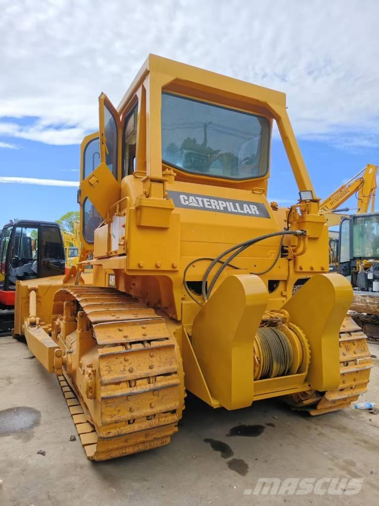 CAT D 7 G بلدوزرات مجنزرة