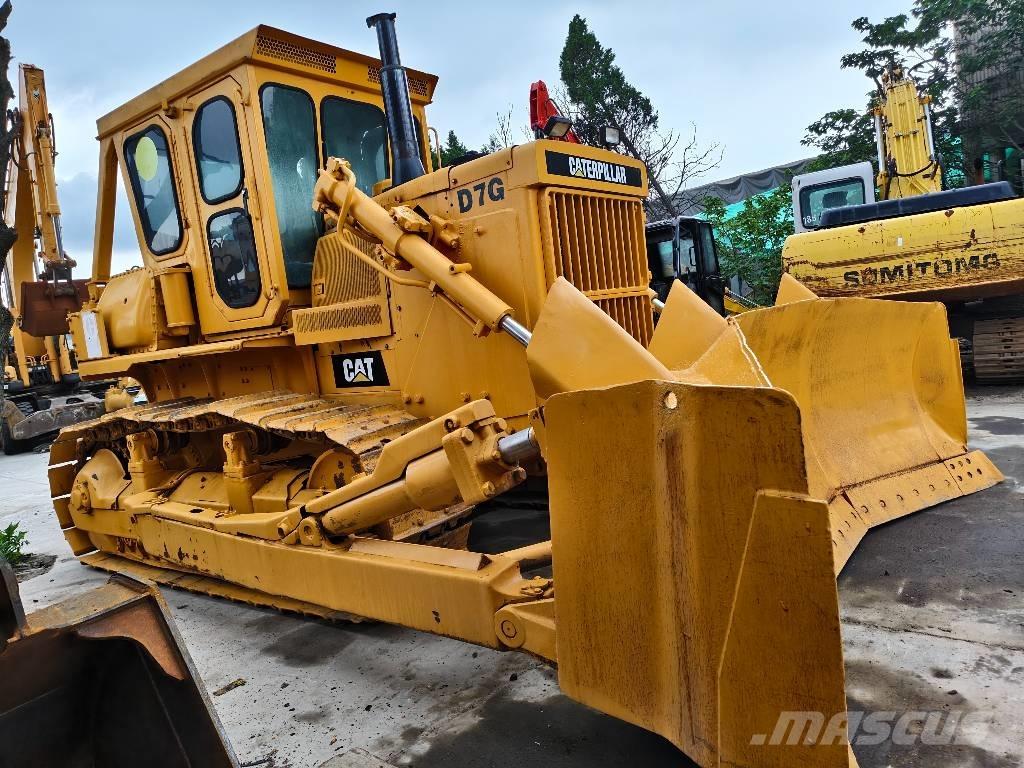 CAT D 7 G بلدوزرات مجنزرة