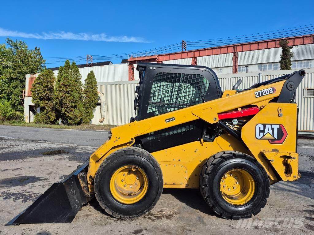 CAT 272 D لوادر انزلاقية التوجيه