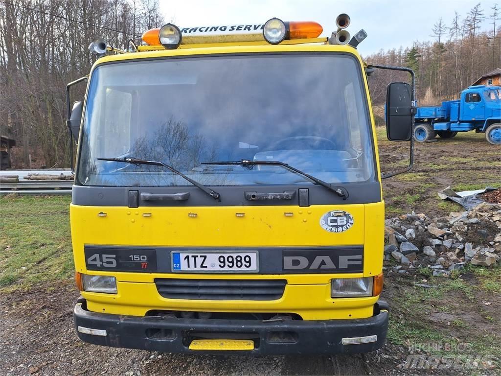 DAF FA 45 150 شاحنات بمقصورة وهيكل