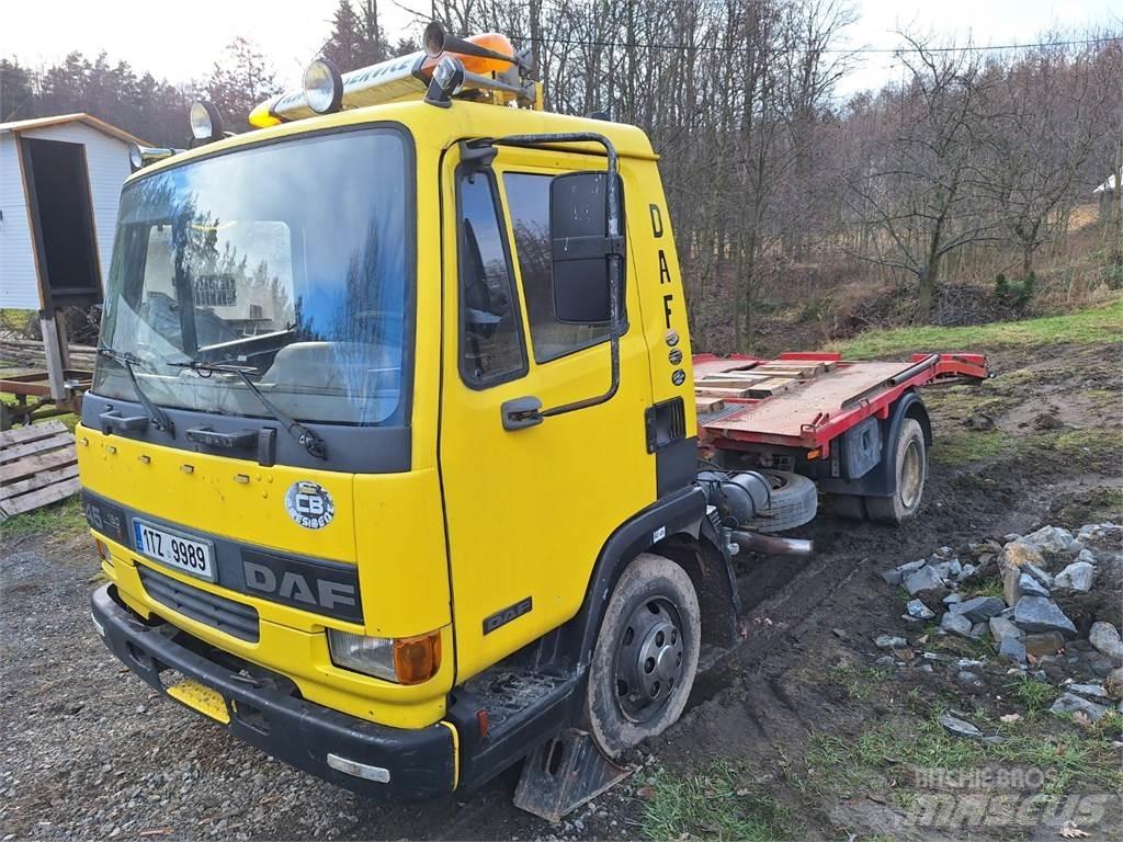 DAF FA 45 150 شاحنات بمقصورة وهيكل