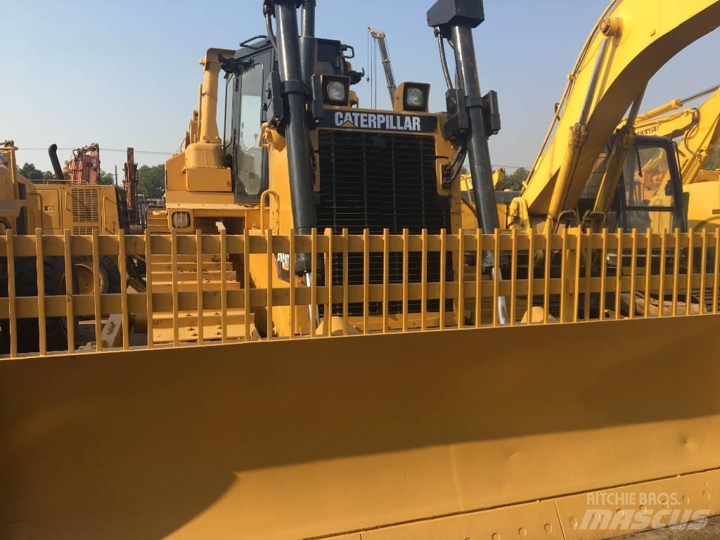 CAT D 7 H بلدوزرات مجنزرة