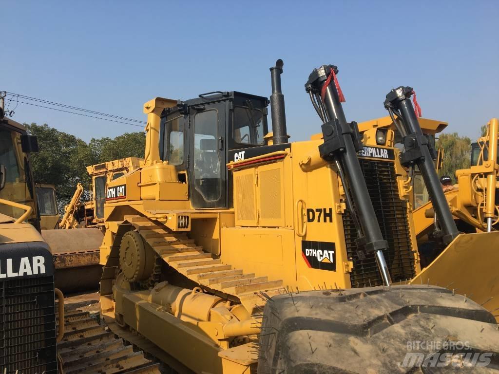 CAT D 7 H بلدوزرات مجنزرة