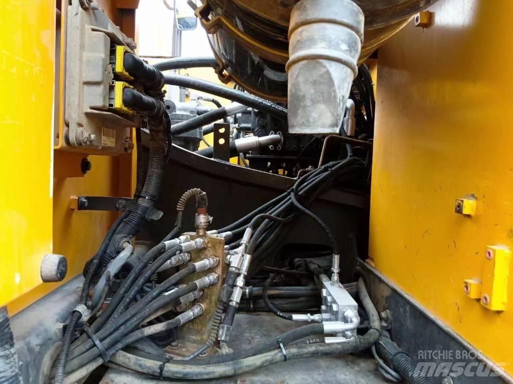 Volvo EC 300 D L حفارات زحافة