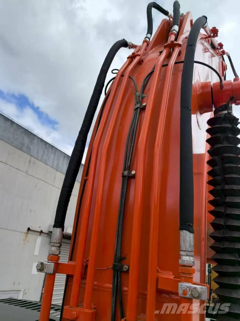 Hitachi ZX 240 HG حفارات زحافة