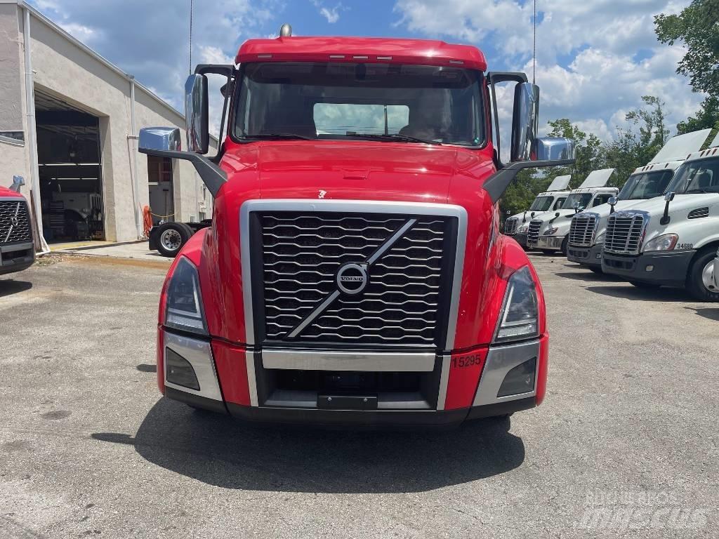 Volvo VNL64T300 وحدات الجر