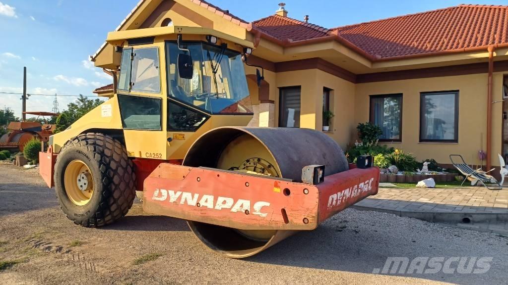Dynapac CA 252 D مداحل أحادية الأسطوانة