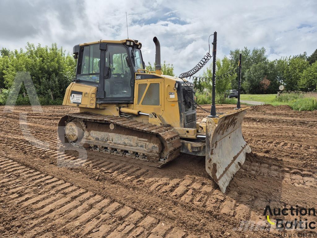 CAT D 6 K بلدوزرات مجنزرة