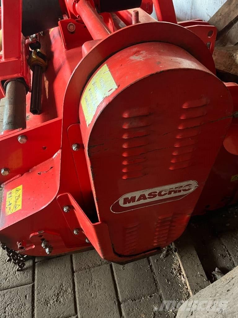 Maschio Bufalo 280 جزازات وأغطية المراعي