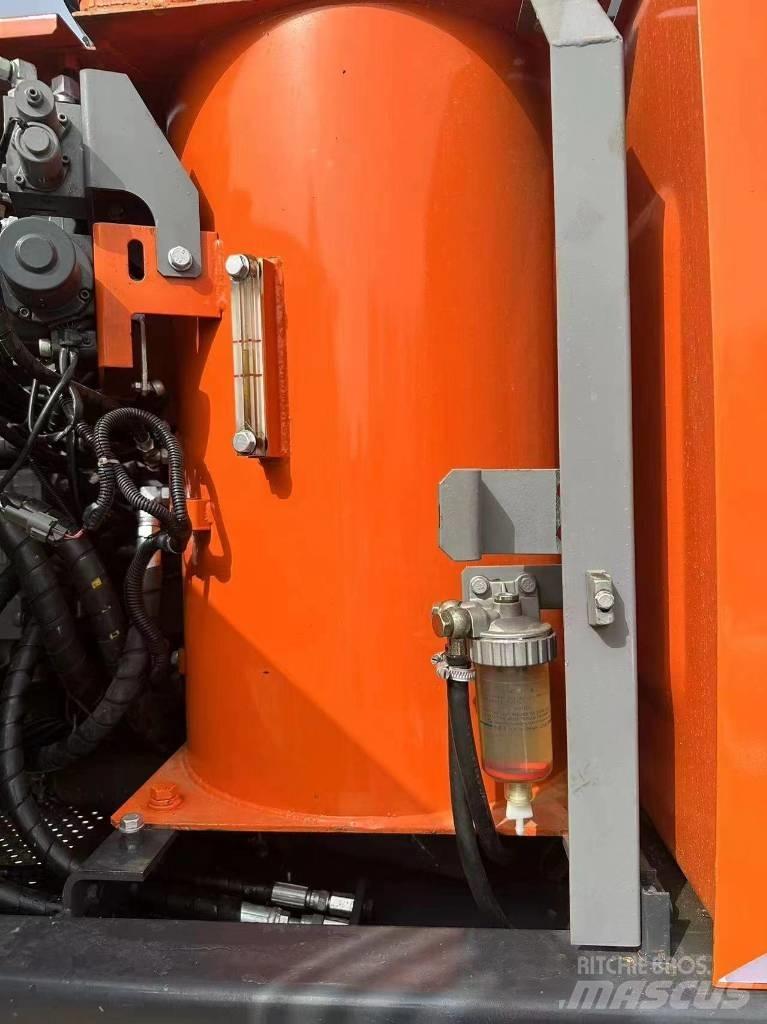 Hitachi 130 حفارات زحافة