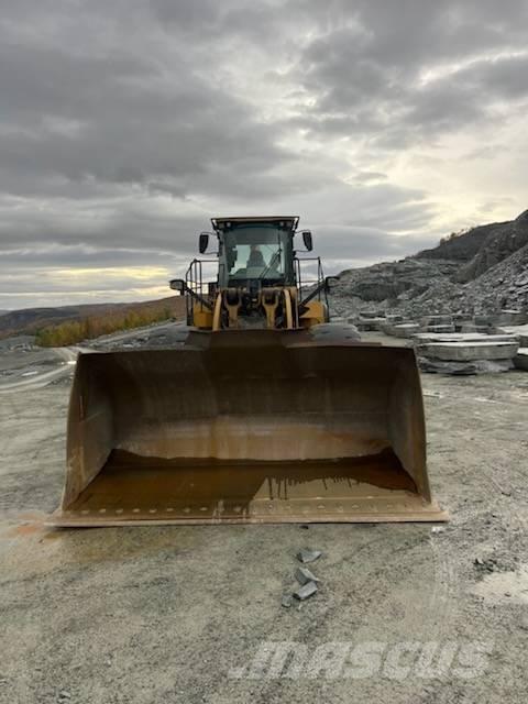 CAT 980M لوادر بعجل