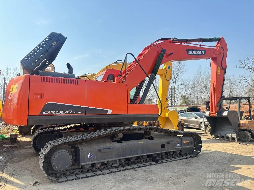 Doosan DX 300 حفارات زحافة