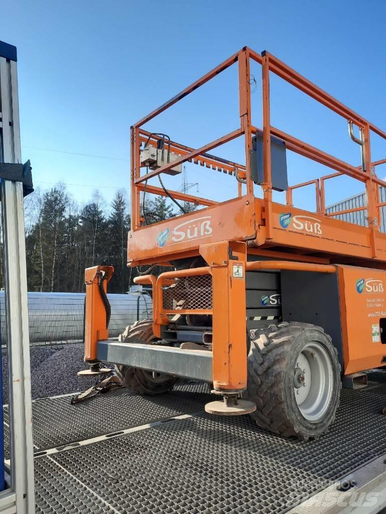 SkyJack SJ 6826 RT رافعات مقصية الشكل