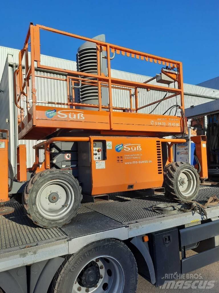 SkyJack SJ 6826 RT رافعات مقصية الشكل