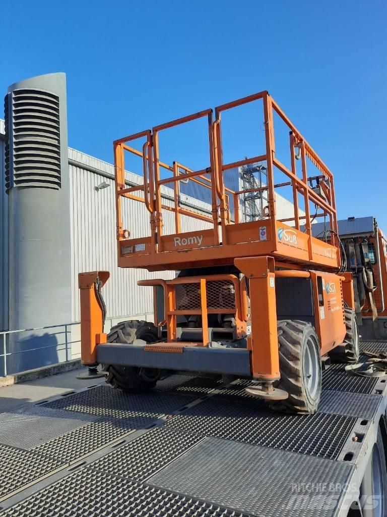 SkyJack SJ 6826 RT رافعات مقصية الشكل