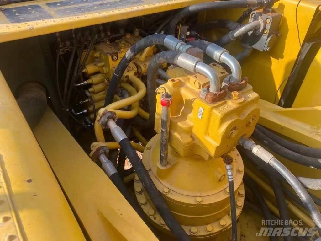 Komatsu PC 400 LC-8 حفارات زحافة