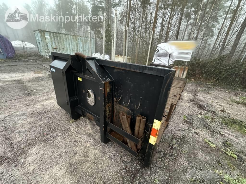 Sisu Maskinflak منقولات