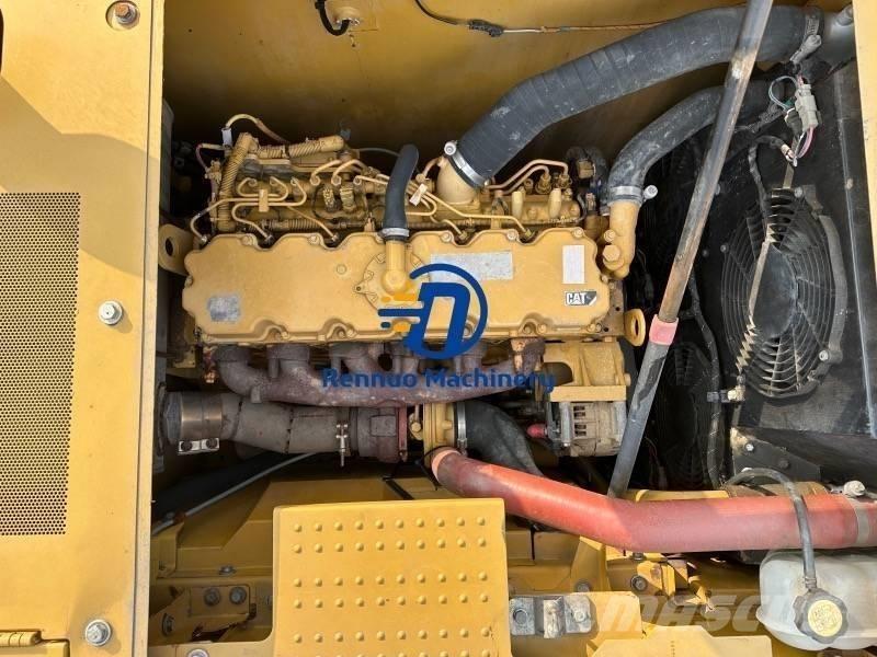 CAT 323GC حفارات زحافة