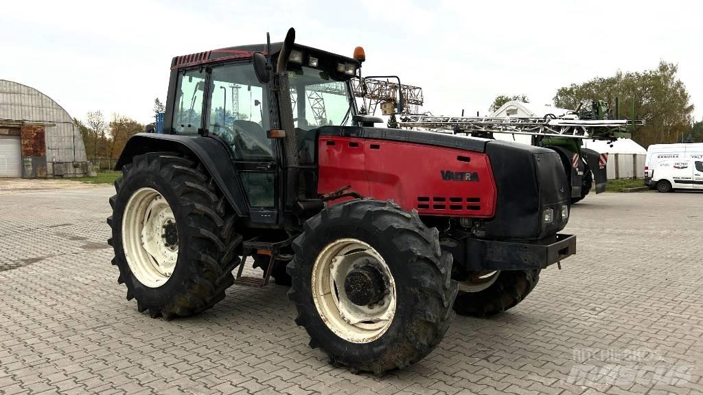 Valtra Valmet 8750 الجرارات