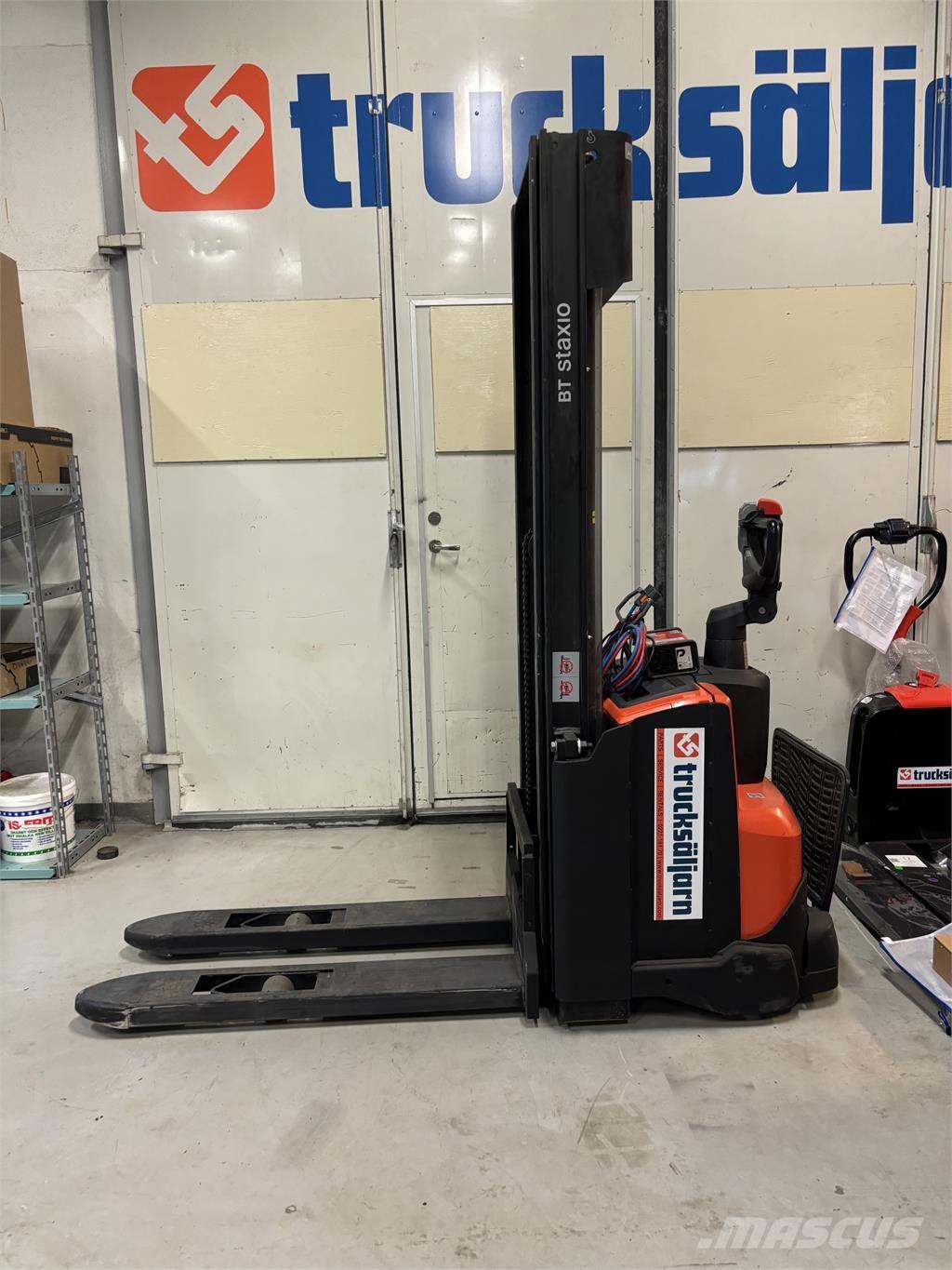 Toyota SWE120 شاحنات مناولة ذاتية الدفع