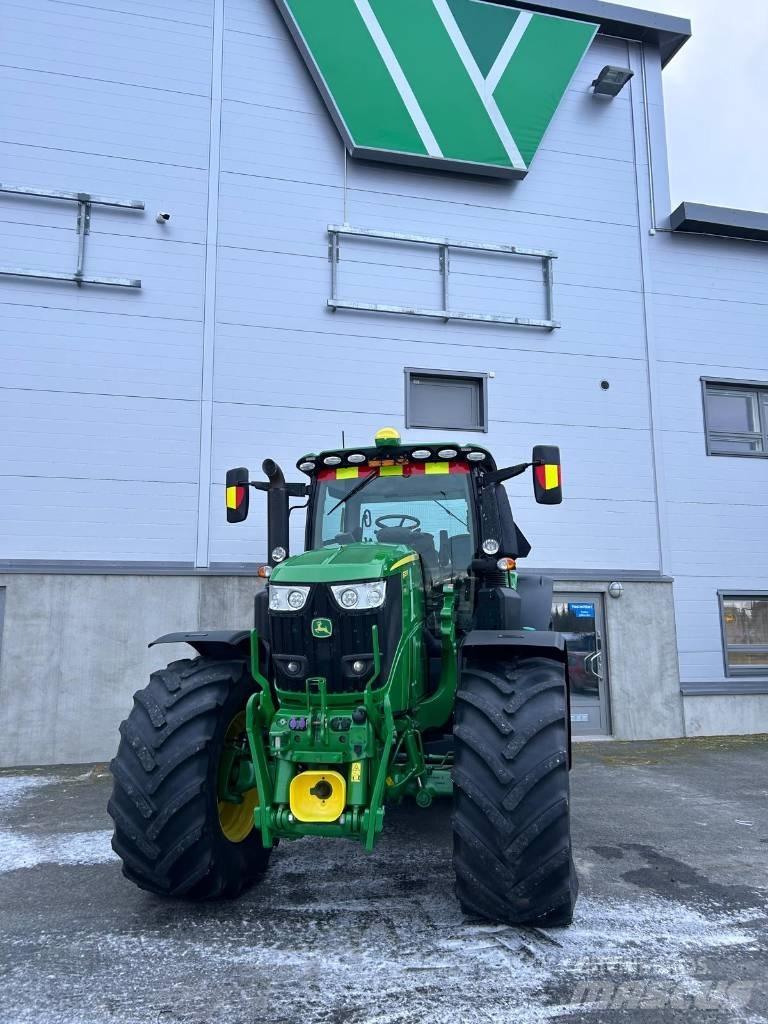 John Deere 6250 R الجرارات