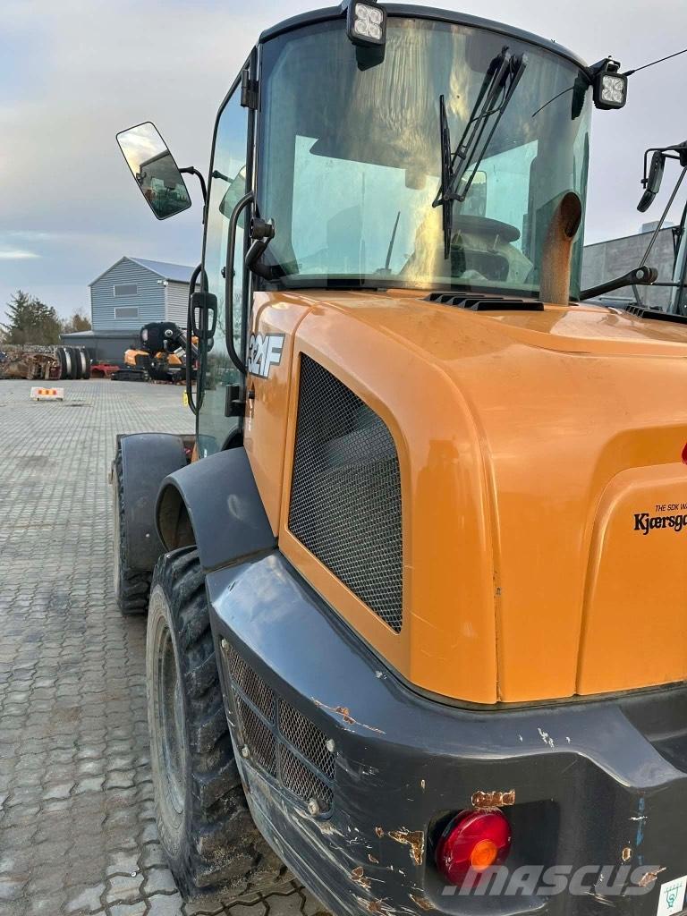 CASE 321 F لوادر بعجل